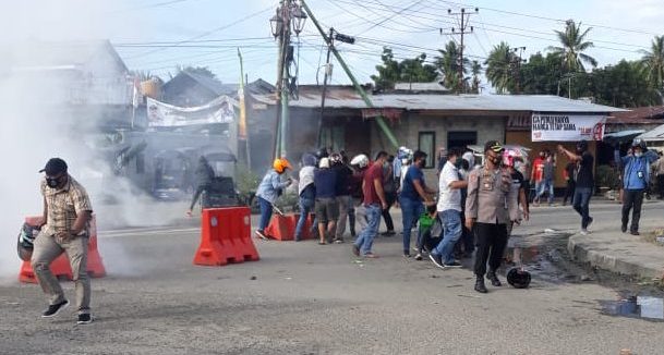 Pihak Kepolisian saat melakukan pengamanan pada aksi penolakan omnibus law di gorontalo