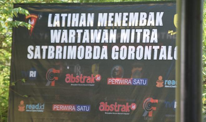 Latiihan Menembak Insan Pers dan Polri