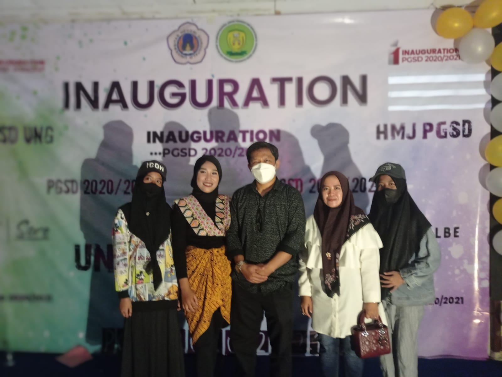 Dekan FIP UNG, Dr. Arwildayanto, M.Pd., (Tengah).