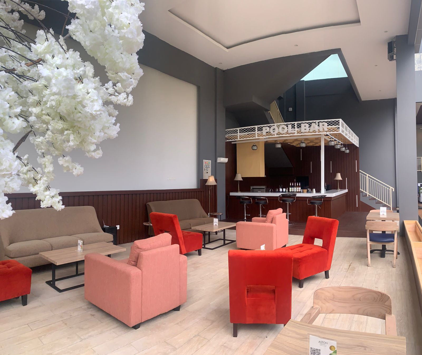 Pool Bar & Lounge Aston Gorontalo Hotel & Villas