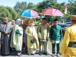 Burhan Moputi Jalani Prosesi Adat Moloopu, Resmi Diterima Sebagai Camat Duhiadaa
